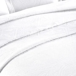 SUPERIOR® Celtic Circle Textured Woven Jacquard Bedspread with Shams