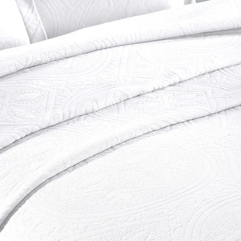 SUPERIOR® Celtic Circle Textured Woven Jacquard Bedspread with Shams