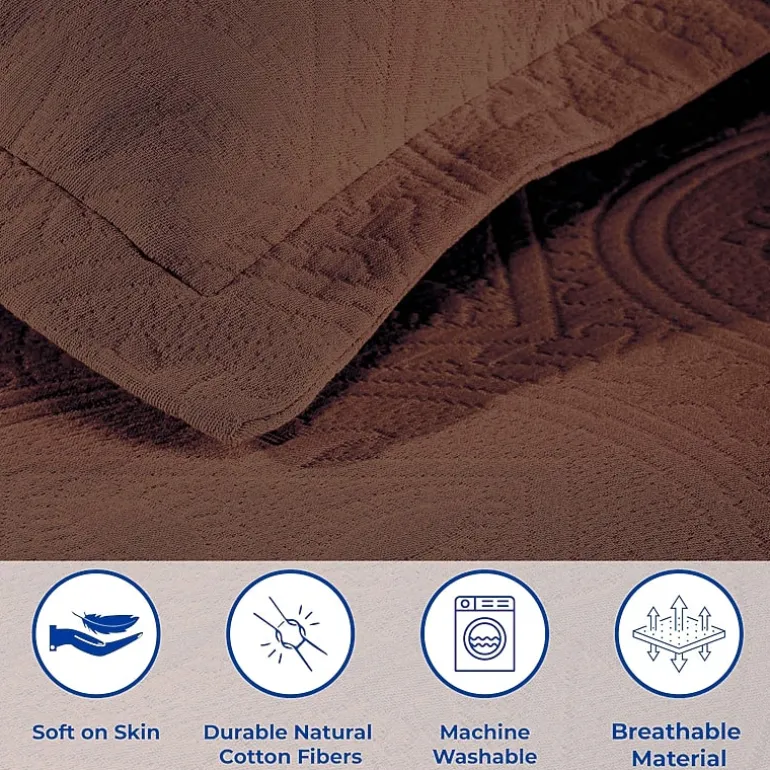 SUPERIOR® Celtic Circle Textured Woven Jacquard Bedspread with Shams
