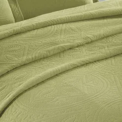 SUPERIOR® Celtic Circle Textured Woven Jacquard Bedspread with Shams