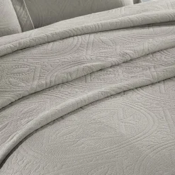SUPERIOR® Celtic Circle Textured Woven Jacquard Bedspread with Shams