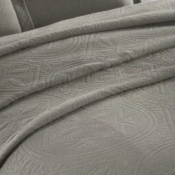 SUPERIOR® Celtic Circle Textured Woven Jacquard Bedspread with Shams