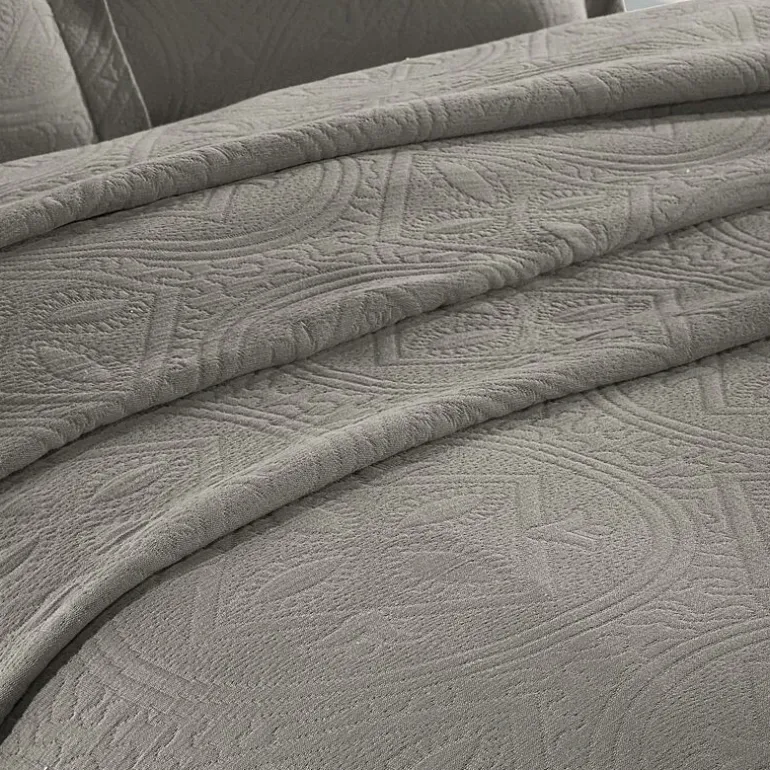 SUPERIOR® Celtic Circle Textured Woven Jacquard Bedspread with Shams