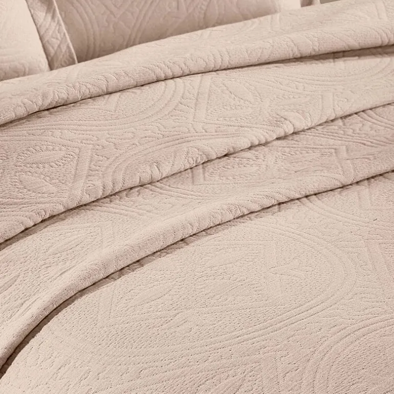 SUPERIOR® Celtic Circle Textured Woven Jacquard Bedspread with Shams