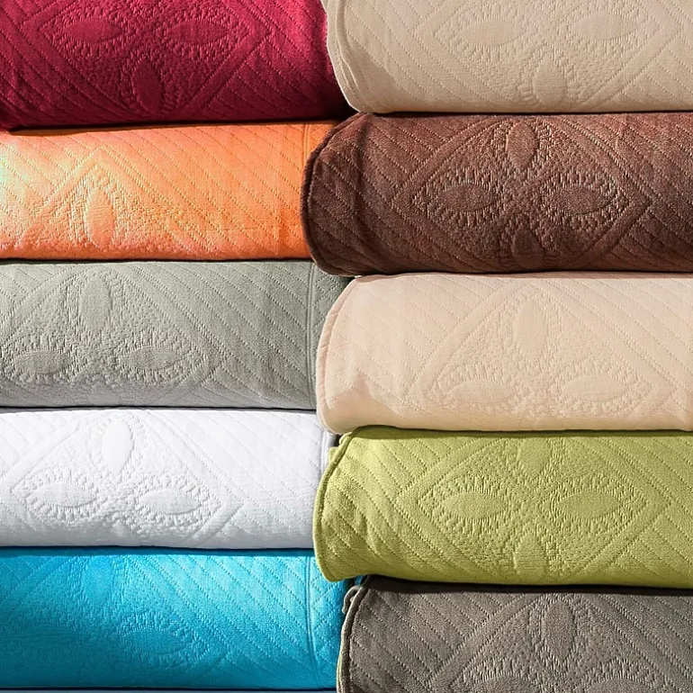 SUPERIOR® Celtic Circle Textured Woven Jacquard Bedspread with Shams
