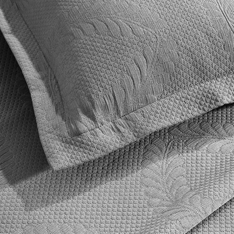 SUPERIOR® Peploi Cotton Floral Wreath Cottage Style Bedspread with Shams