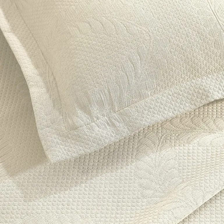 SUPERIOR® Peploi Cotton Floral Wreath Cottage Style Bedspread with Shams