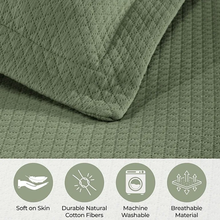 SUPERIOR® Solitaire Diamond Matelasse Geometric Jacquard Bedspread