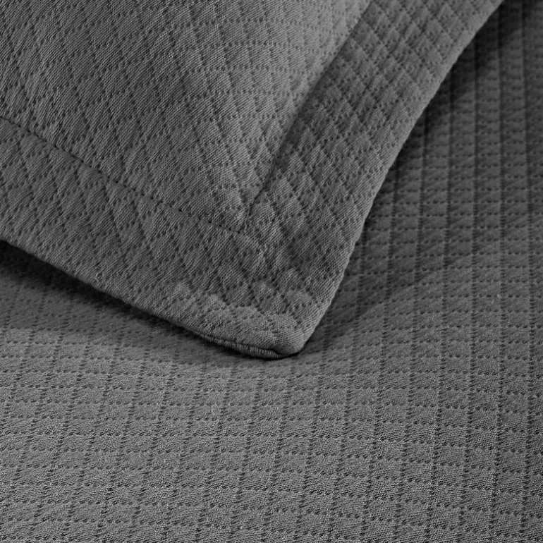 SUPERIOR® Solitaire Diamond Matelasse Geometric Jacquard Bedspread