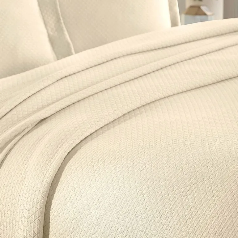 SUPERIOR® Solitaire Diamond Matelasse Geometric Jacquard Bedspread