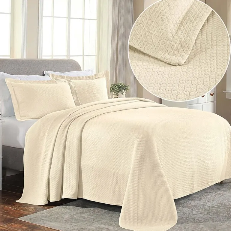 SUPERIOR® Solitaire Diamond Matelasse Geometric Jacquard Bedspread