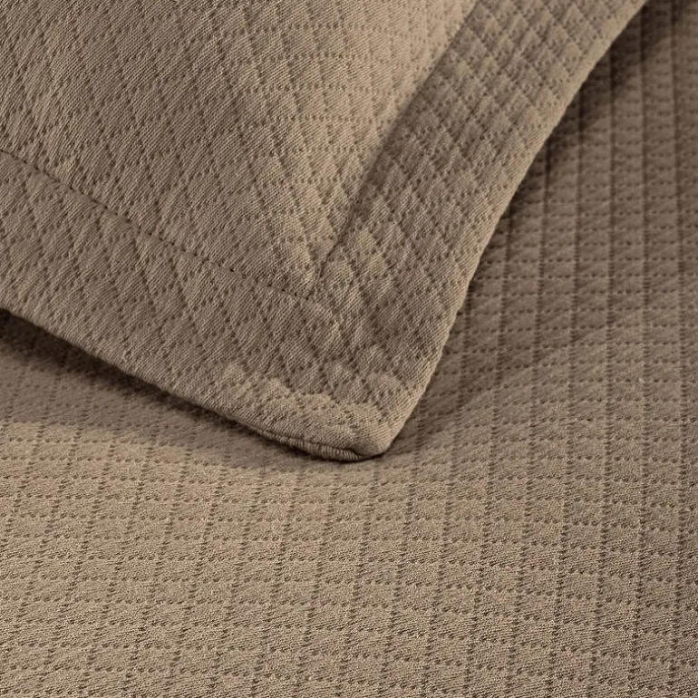 SUPERIOR® Solitaire Diamond Matelasse Geometric Jacquard Bedspread