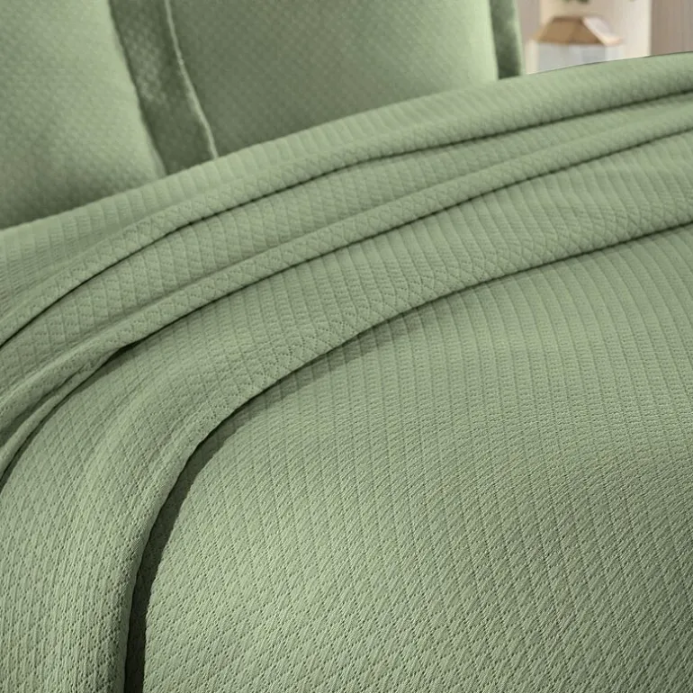 SUPERIOR® Solitaire Diamond Matelasse Geometric Jacquard Bedspread