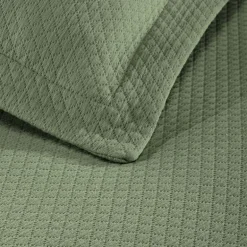 SUPERIOR® Solitaire Diamond Matelasse Geometric Jacquard Bedspread