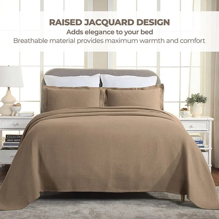SUPERIOR® Solitaire Diamond Matelasse Geometric Jacquard Bedspread