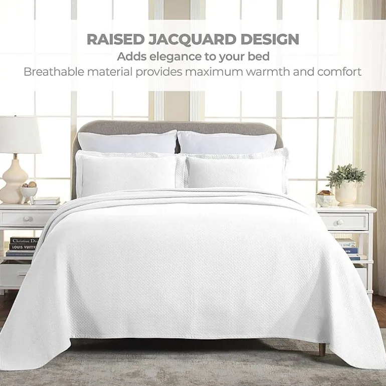 SUPERIOR® Solitaire Diamond Matelasse Geometric Jacquard Bedspread