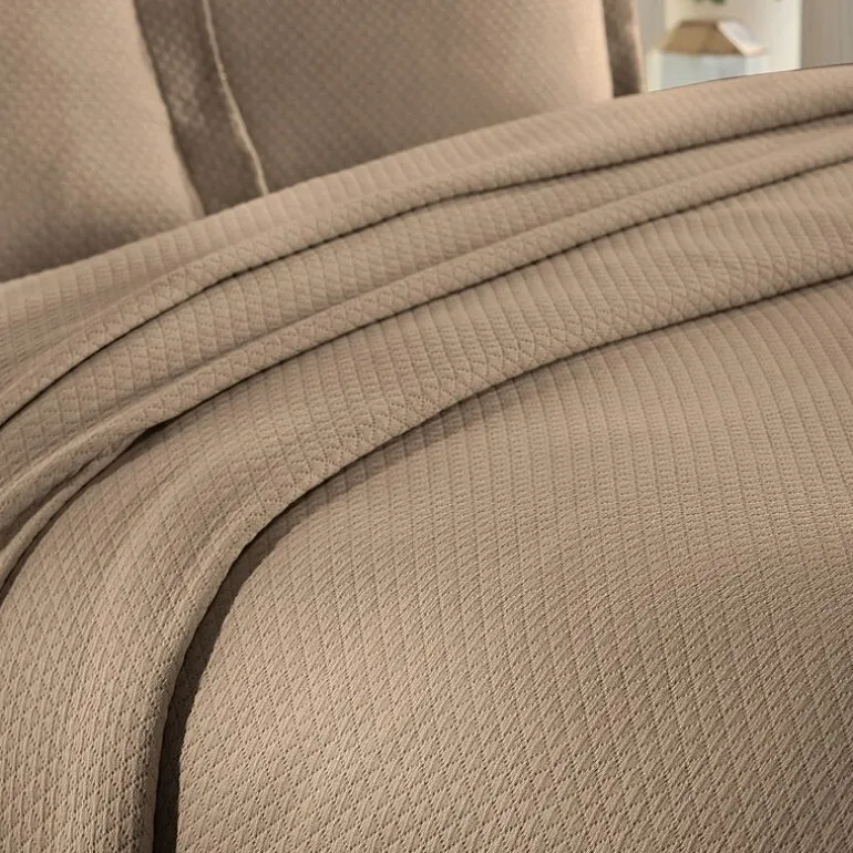 SUPERIOR® Solitaire Diamond Matelasse Geometric Jacquard Bedspread