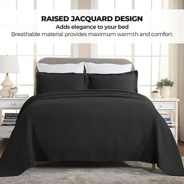 SUPERIOR® Solitaire Diamond Matelasse Geometric Jacquard Bedspread