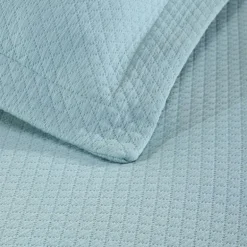 SUPERIOR® Solitaire Diamond Matelasse Geometric Jacquard Bedspread