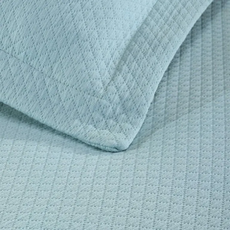 SUPERIOR® Solitaire Diamond Matelasse Geometric Jacquard Bedspread