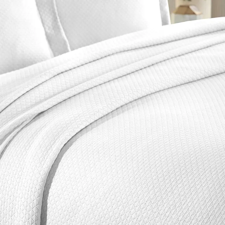 SUPERIOR® Solitaire Diamond Matelasse Geometric Jacquard Bedspread