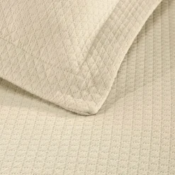 SUPERIOR® Solitaire Diamond Matelasse Geometric Jacquard Bedspread