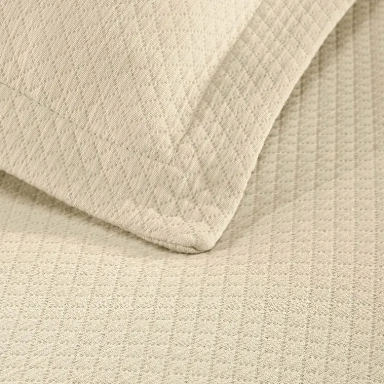 SUPERIOR® Solitaire Diamond Matelasse Geometric Jacquard Bedspread