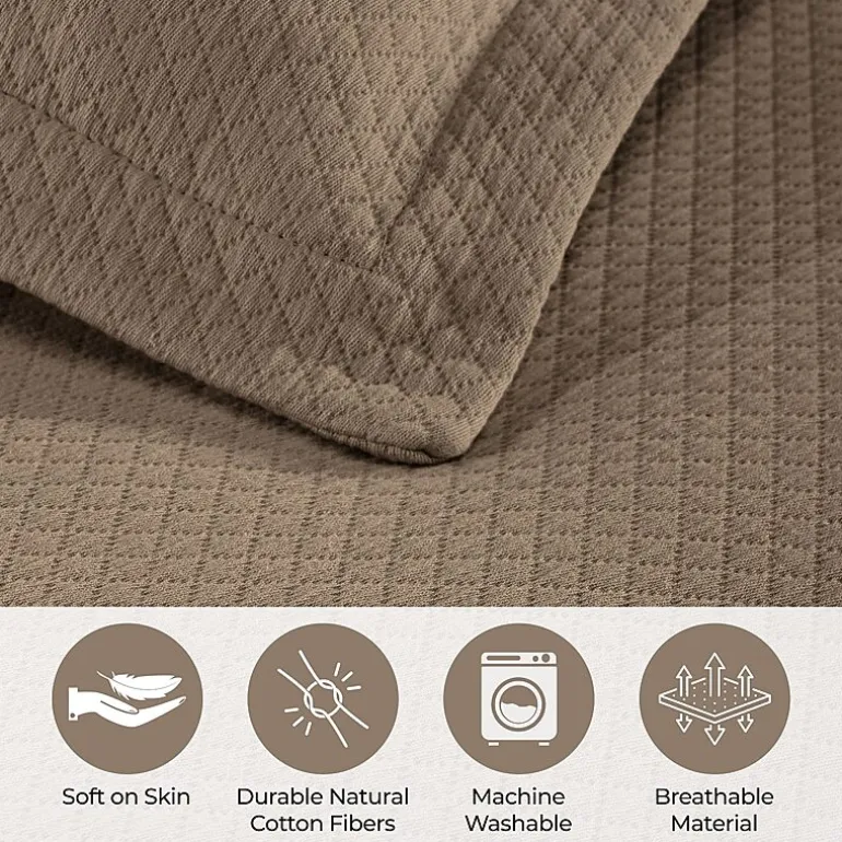 SUPERIOR® Solitaire Diamond Matelasse Geometric Jacquard Bedspread