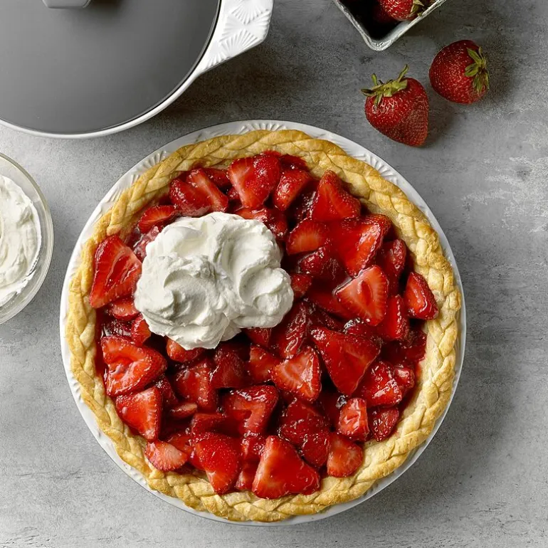 Taste of Home 9 x 1.5" Stoneware Pie Plate