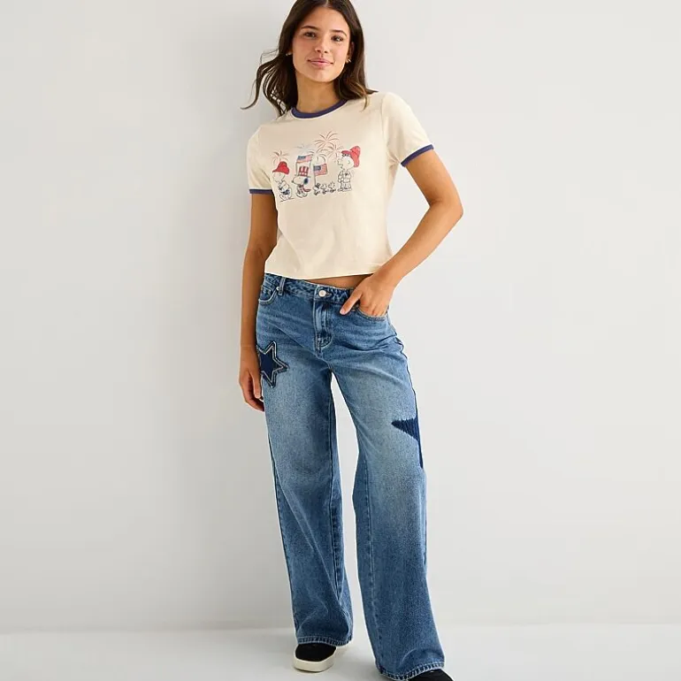 Womens Juniors Crew Neck Short Sleeve Regular Fit Peanuts Graphic T-Shirt